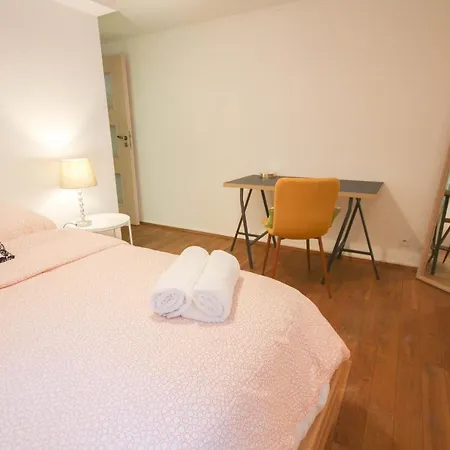 Grand Place - Nice 100m2 - 3 Bedrooms *